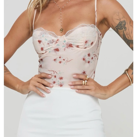 Princess Polly Eowyn Lace Trim Floral Camisole - Picture 1 of 11